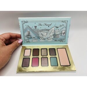 Too Faced Christmas In Sydney Face Eyeshadow Blush Palette‎ Holiday Edition 2021